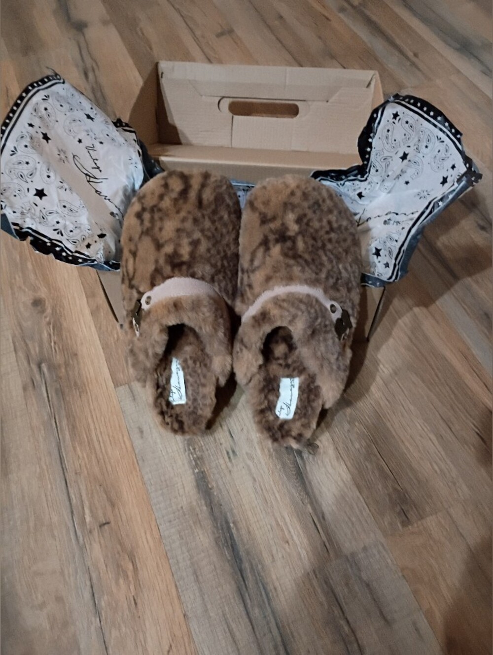 SAVANNAH-Plush Brown Lounger Shoes. Can use Inside & Out!     (NWT!)